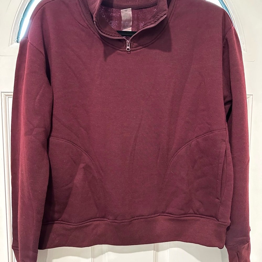 Gaiam soft fleece Burgandy Sweater size Medium